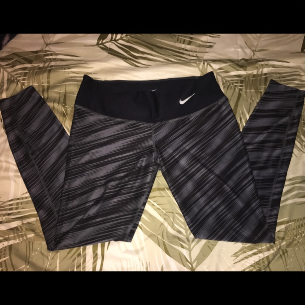 NIKE LEGEND 2.0 TIGHT LEGGING WOMEN SIZE M